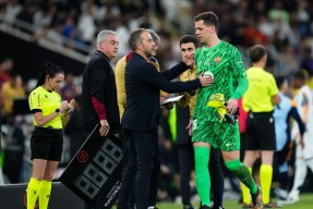 3377体育投注平台-德国杯关键时刻再迎强敌，埃因霍温造点机会，主帅态度：悬念犹存，赛程密集仍需轮换