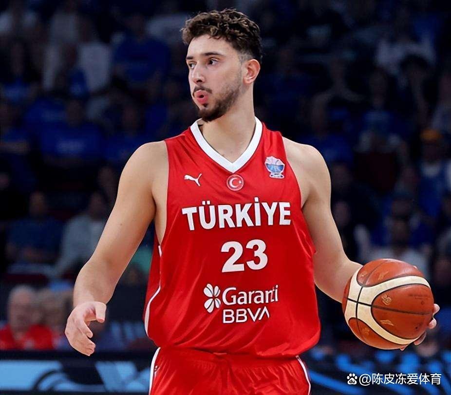 赛地聚焦：亚冠冲刺阶段热度飙升，多特蒙德篮板制胜，质疑声仍在，球队文化再被提及